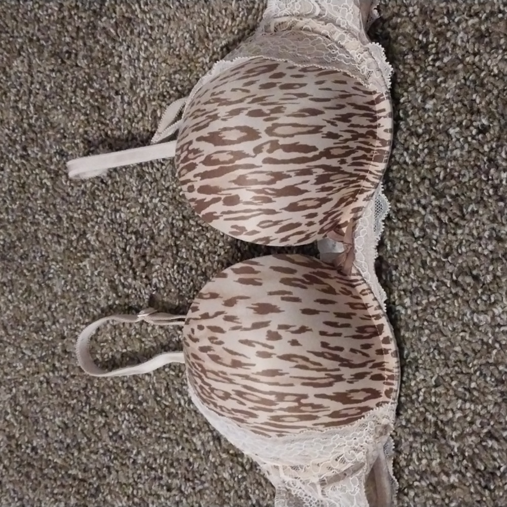 Victoria's secret push up bra size 36B